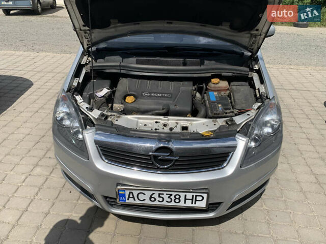 Серый Опель Зафира, объемом двигателя 1.9 л и пробегом 404 тыс. км за 6500 $, фото 13 на Automoto.ua