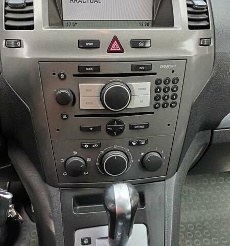 Серый Опель Зафира, объемом двигателя 1.9 л и пробегом 277 тыс. км за 4800 $, фото 4 на Automoto.ua