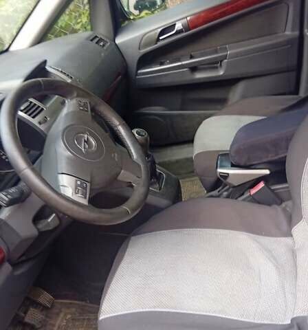 Серый Опель Зафира, объемом двигателя 1.9 л и пробегом 270 тыс. км за 4500 $, фото 2 на Automoto.ua