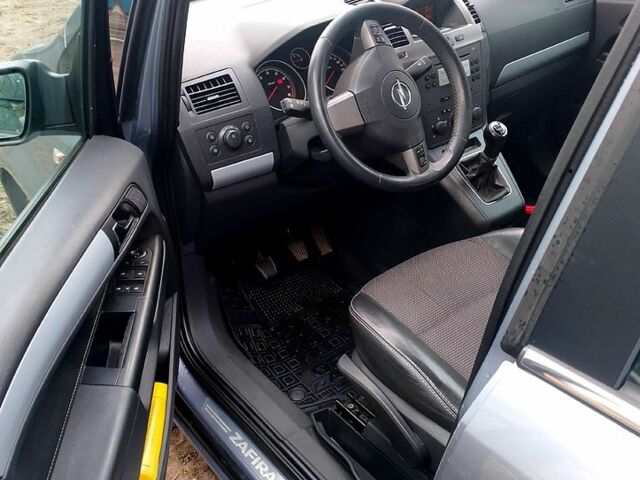 Серый Опель Зафира, объемом двигателя 1.8 л и пробегом 260 тыс. км за 6000 $, фото 3 на Automoto.ua