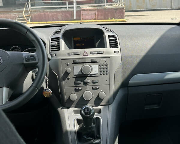 Серый Опель Зафира, объемом двигателя 1.6 л и пробегом 217 тыс. км за 5500 $, фото 24 на Automoto.ua