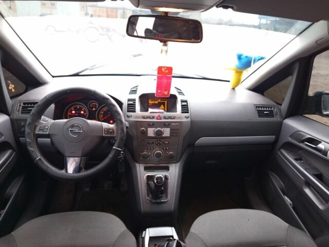 Серый Опель Зафира, объемом двигателя 1.9 л и пробегом 230 тыс. км за 3200 $, фото 9 на Automoto.ua