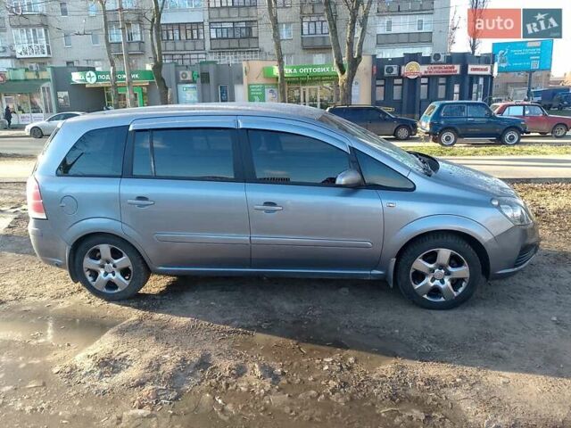Серый Опель Зафира, объемом двигателя 1.8 л и пробегом 300 тыс. км за 4500 $, фото 4 на Automoto.ua