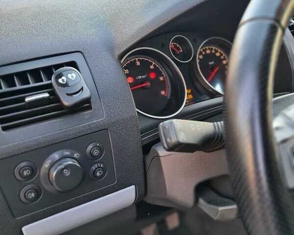 Сірий Опель Зафіра, об'ємом двигуна 1.9 л та пробігом 267 тис. км за 5800 $, фото 21 на Automoto.ua