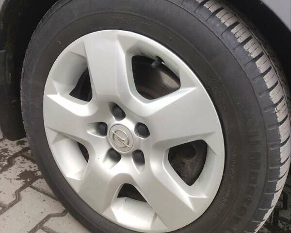 Серый Опель Зафира, объемом двигателя 1.9 л и пробегом 337 тыс. км за 2700 $, фото 19 на Automoto.ua