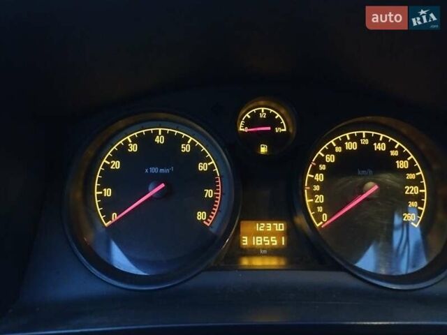 Серый Опель Зафира, объемом двигателя 2.2 л и пробегом 320 тыс. км за 5400 $, фото 6 на Automoto.ua