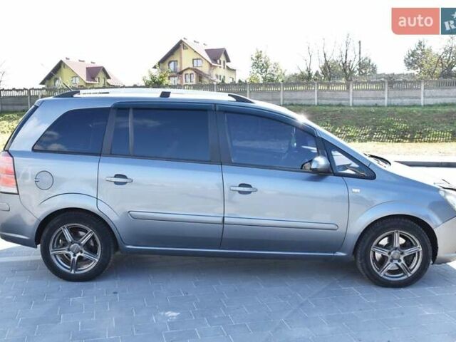 Серый Опель Зафира, объемом двигателя 1.9 л и пробегом 309 тыс. км за 4600 $, фото 5 на Automoto.ua