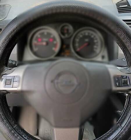 Серый Опель Зафира, объемом двигателя 1.9 л и пробегом 277 тыс. км за 4800 $, фото 5 на Automoto.ua