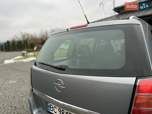 Серый Опель Зафира, объемом двигателя 1.9 л и пробегом 275 тыс. км за 4900 $, фото 14 на Automoto.ua