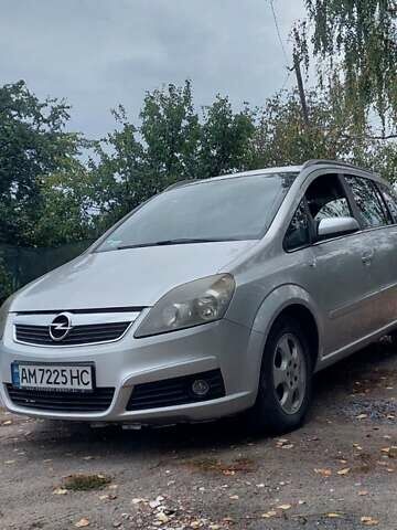 Серый Опель Зафира, объемом двигателя 1.8 л и пробегом 240 тыс. км за 4600 $, фото 1 на Automoto.ua