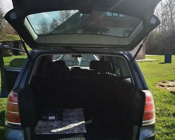 Серый Опель Зафира, объемом двигателя 1.6 л и пробегом 186 тыс. км за 5350 $, фото 12 на Automoto.ua