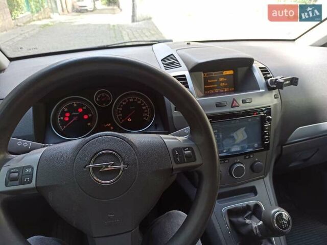 Серый Опель Зафира, объемом двигателя 1.9 л и пробегом 284 тыс. км за 4900 $, фото 17 на Automoto.ua