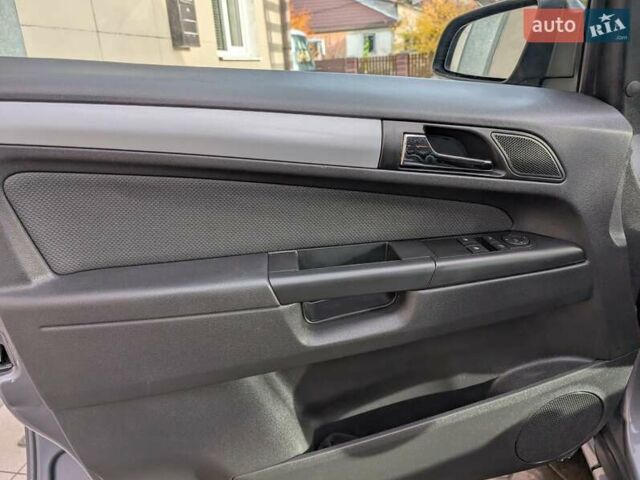 Серый Опель Зафира, объемом двигателя 1.8 л и пробегом 176 тыс. км за 5700 $, фото 8 на Automoto.ua