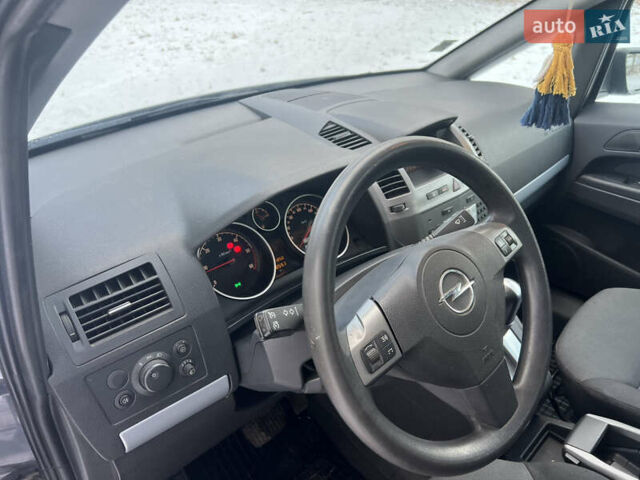 Серый Опель Зафира, объемом двигателя 1.9 л и пробегом 218 тыс. км за 6500 $, фото 23 на Automoto.ua