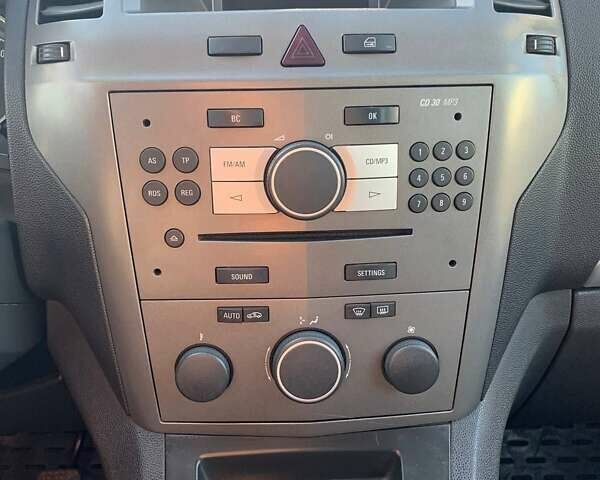 Серый Опель Зафира, объемом двигателя 1.9 л и пробегом 260 тыс. км за 5900 $, фото 36 на Automoto.ua