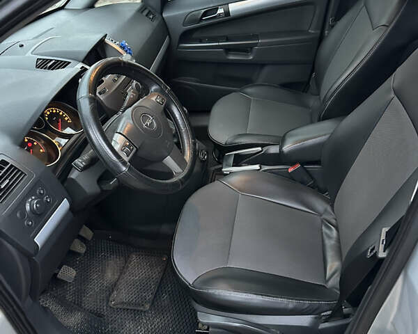 Серый Опель Зафира, объемом двигателя 1.91 л и пробегом 410 тыс. км за 4300 $, фото 17 на Automoto.ua