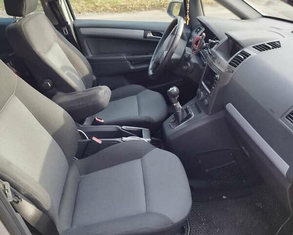 Серый Опель Зафира, объемом двигателя 1.8 л и пробегом 214 тыс. км за 5200 $, фото 15 на Automoto.ua