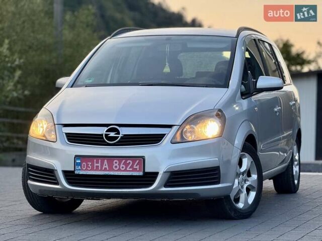 Серый Опель Зафира, объемом двигателя 1.6 л и пробегом 260 тыс. км за 5750 $, фото 1 на Automoto.ua