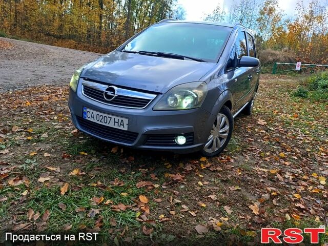 Серый Опель Зафира, объемом двигателя 1.9 л и пробегом 361 тыс. км за 4200 $, фото 4 на Automoto.ua