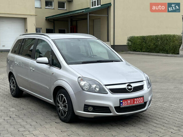 Серый Опель Зафира, объемом двигателя 1.8 л и пробегом 183 тыс. км за 5400 $, фото 31 на Automoto.ua