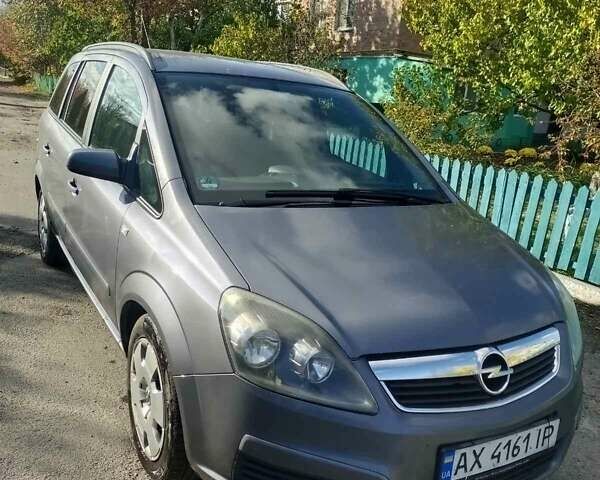 Серый Опель Зафира, объемом двигателя 1.6 л и пробегом 304 тыс. км за 4700 $, фото 1 на Automoto.ua