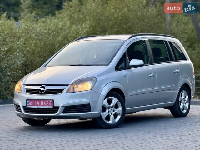 Серый Опель Зафира, объемом двигателя 1.6 л и пробегом 260 тыс. км за 5750 $, фото 2 на Automoto.ua