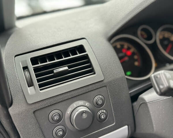 Сірий Опель Зафіра, об'ємом двигуна 1.8 л та пробігом 249 тис. км за 5999 $, фото 26 на Automoto.ua