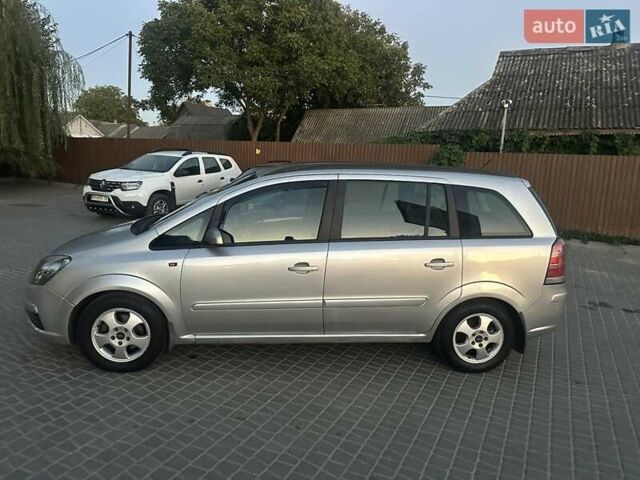 Серый Опель Зафира, объемом двигателя 1.6 л и пробегом 248 тыс. км за 5200 $, фото 2 на Automoto.ua