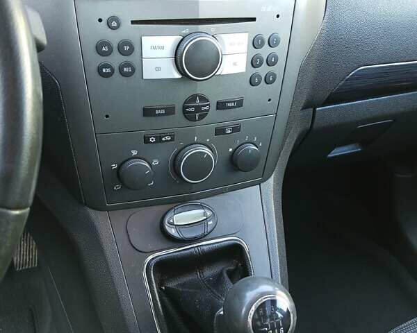 Сірий Опель Зафіра, об'ємом двигуна 1.91 л та пробігом 270 тис. км за 5300 $, фото 2 на Automoto.ua