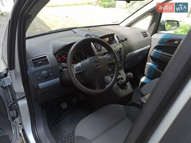 Серый Опель Зафира, объемом двигателя 1.9 л и пробегом 284 тыс. км за 4900 $, фото 11 на Automoto.ua