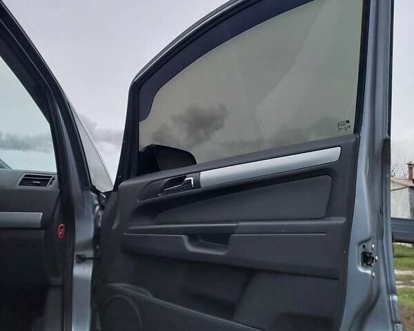 Серый Опель Зафира, объемом двигателя 1.91 л и пробегом 280 тыс. км за 4700 $, фото 15 на Automoto.ua