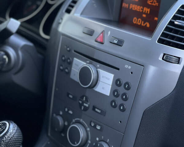 Опель Зафира 2006 в Жовкве на Automoto.ua Серый Опель Зафира, объемом двигателя 1.9 л и пробегом 228 тыс. км за 4999 $, фото 42 на Automoto.ua