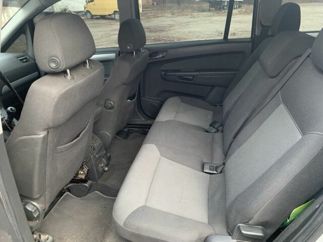 Серый Опель Зафира, объемом двигателя 1.9 л и пробегом 352 тыс. км за 3000 $, фото 6 на Automoto.ua