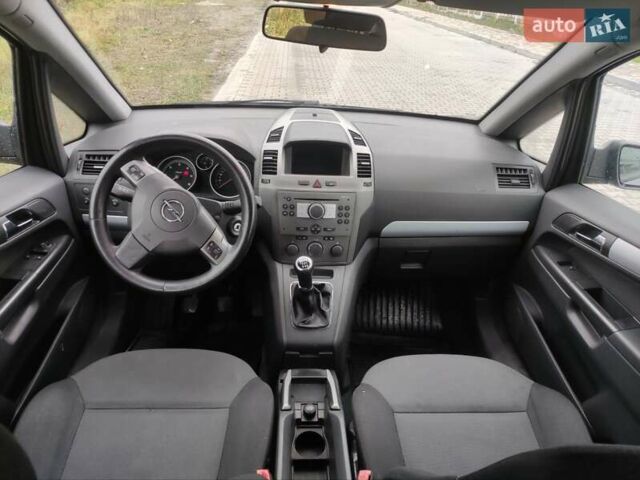 Серый Опель Зафира, объемом двигателя 1.9 л и пробегом 337 тыс. км за 2700 $, фото 10 на Automoto.ua