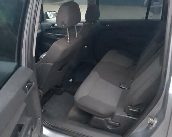 Сірий Опель Зафіра, об'ємом двигуна 1.6 л та пробігом 270 тис. км за 5500 $, фото 4 на Automoto.ua