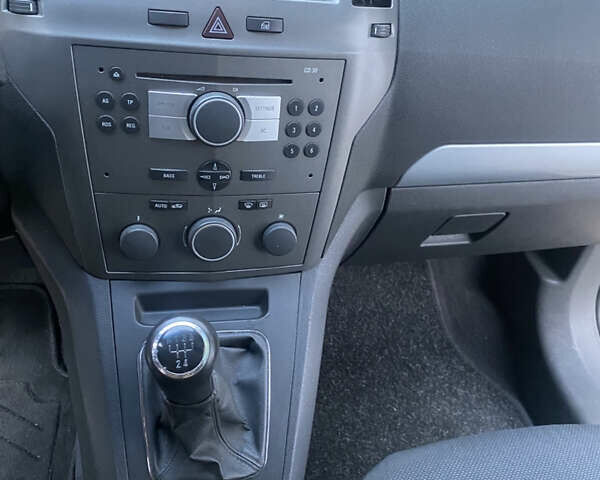 Серый Опель Зафира, объемом двигателя 1.8 л и пробегом 244 тыс. км за 5300 $, фото 10 на Automoto.ua