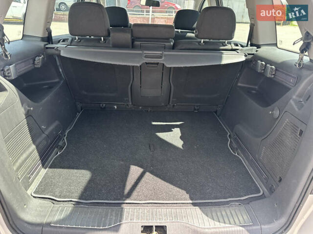 Серый Опель Зафира, объемом двигателя 1.6 л и пробегом 217 тыс. км за 5500 $, фото 32 на Automoto.ua