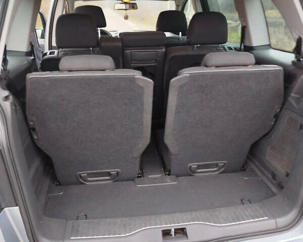 Серый Опель Зафира, объемом двигателя 1.6 л и пробегом 212 тыс. км за 4900 $, фото 13 на Automoto.ua