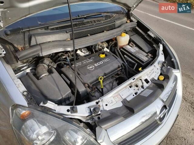 Серый Опель Зафира, объемом двигателя 1.8 л и пробегом 214 тыс. км за 5200 $, фото 32 на Automoto.ua