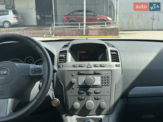 Серый Опель Зафира, объемом двигателя 1.6 л и пробегом 217 тыс. км за 5500 $, фото 23 на Automoto.ua