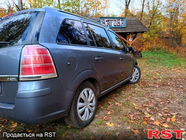 Серый Опель Зафира, объемом двигателя 1.9 л и пробегом 361 тыс. км за 4200 $, фото 1 на Automoto.ua