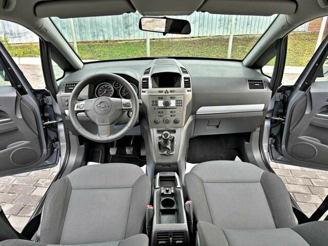 Сірий Опель Зафіра, об'ємом двигуна 1.8 л та пробігом 177 тис. км за 5799 $, фото 8 на Automoto.ua