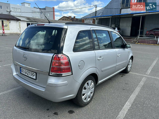 Серый Опель Зафира, объемом двигателя 1.6 л и пробегом 217 тыс. км за 5500 $, фото 11 на Automoto.ua