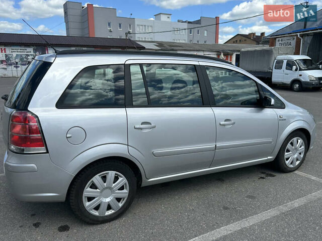 Серый Опель Зафира, объемом двигателя 1.6 л и пробегом 217 тыс. км за 5500 $, фото 10 на Automoto.ua