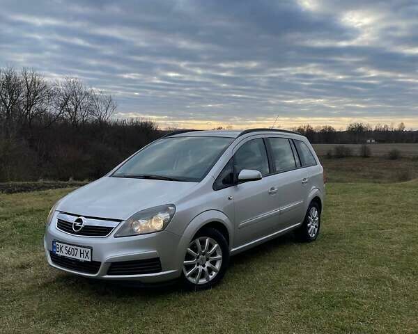 Серый Опель Зафира, объемом двигателя 1.8 л и пробегом 218 тыс. км за 4999 $, фото 18 на Automoto.ua