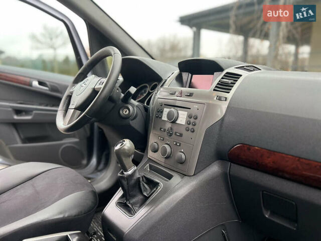 Серый Опель Зафира, объемом двигателя 1.9 л и пробегом 275 тыс. км за 4900 $, фото 31 на Automoto.ua