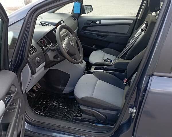Сірий Опель Зафіра, об'ємом двигуна 2.2 л та пробігом 234 тис. км за 4800 $, фото 15 на Automoto.ua