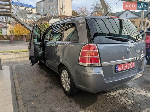 Серый Опель Зафира, объемом двигателя 1.8 л и пробегом 176 тыс. км за 5700 $, фото 5 на Automoto.ua