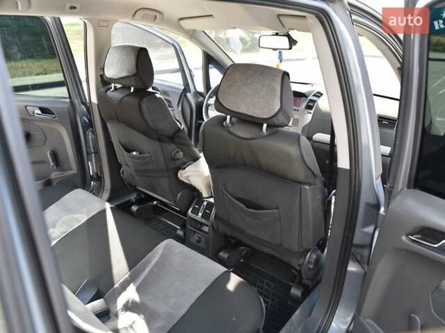 Серый Опель Зафира, объемом двигателя 1.9 л и пробегом 309 тыс. км за 4600 $, фото 26 на Automoto.ua