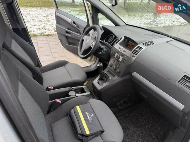 Серый Опель Зафира, объемом двигателя 1.8 л и пробегом 169 тыс. км за 6400 $, фото 14 на Automoto.ua